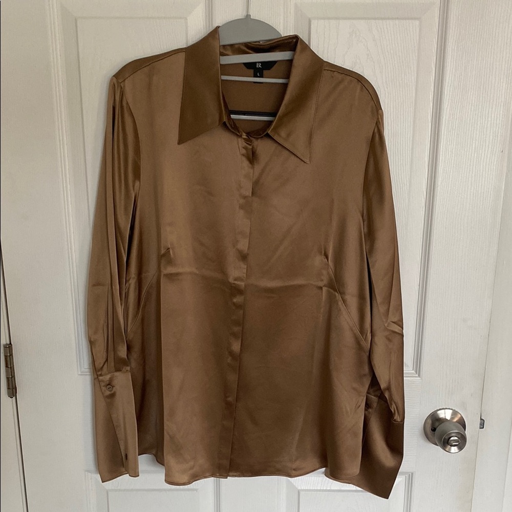 Banana Republic  100% silk Button-Up Shirt